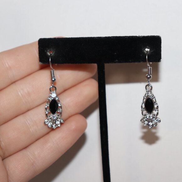 🖤 Silver & Black Gem Dangle Earrings – 1 5/8" - Picture 2 of 4